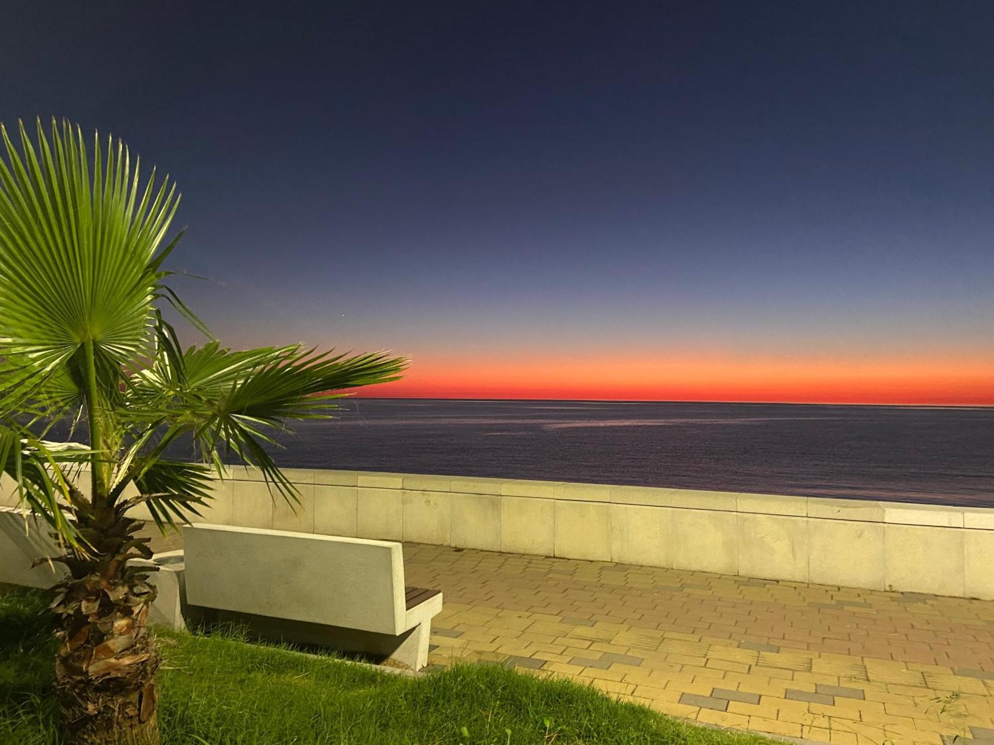 La Vie En Rose Hotel Kobuleti Bagian luar foto