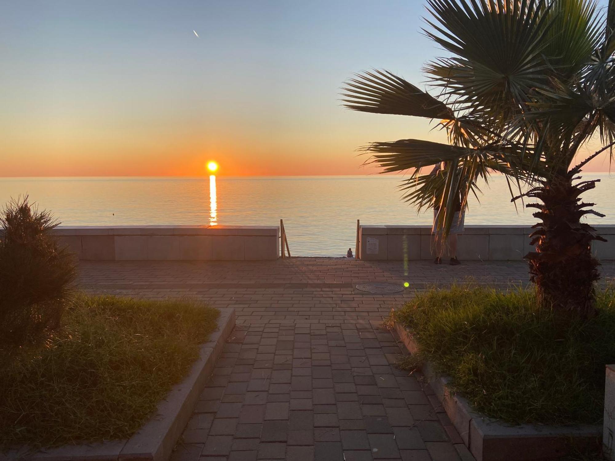 La Vie En Rose Hotel Kobuleti Bagian luar foto