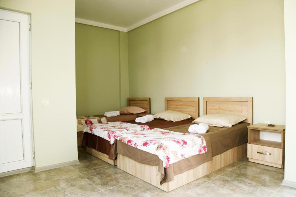 La Vie En Rose Hotel Kobuleti Bagian luar foto