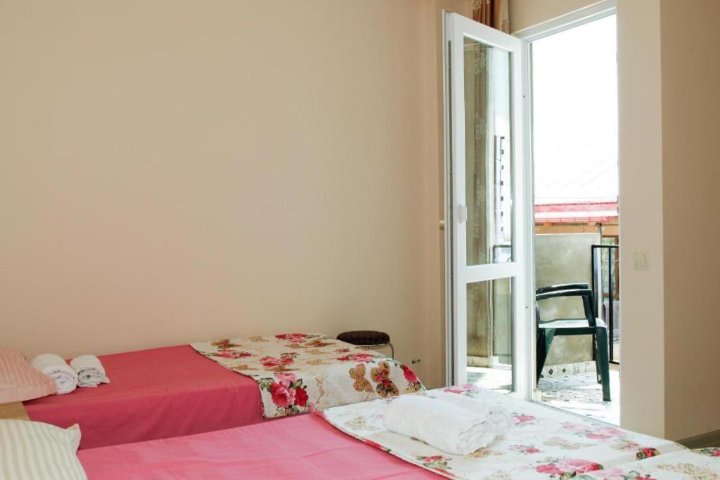 La Vie En Rose Hotel Kobuleti Bagian luar foto